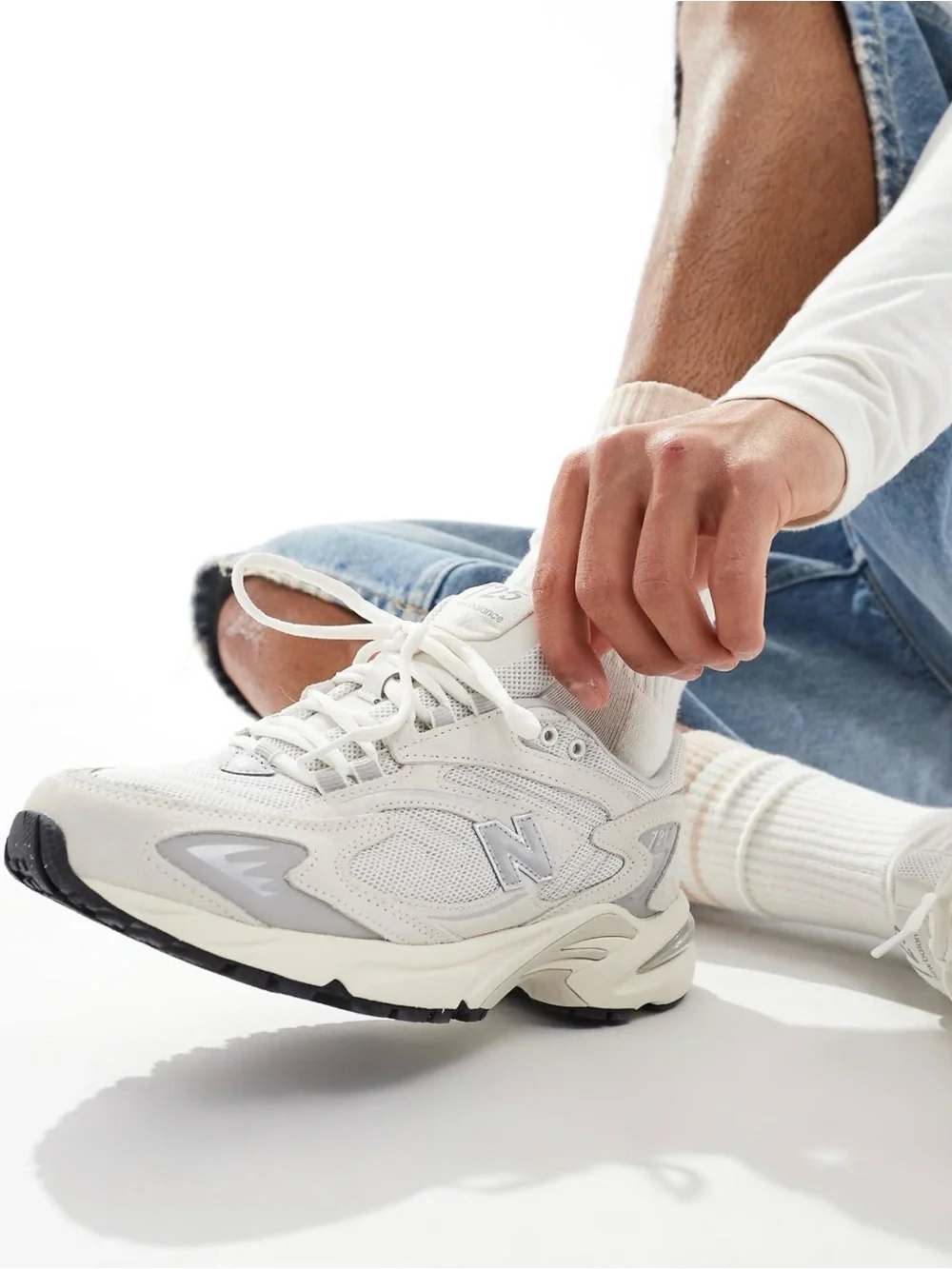 New Balance 725 sneakers in white with cream - 8